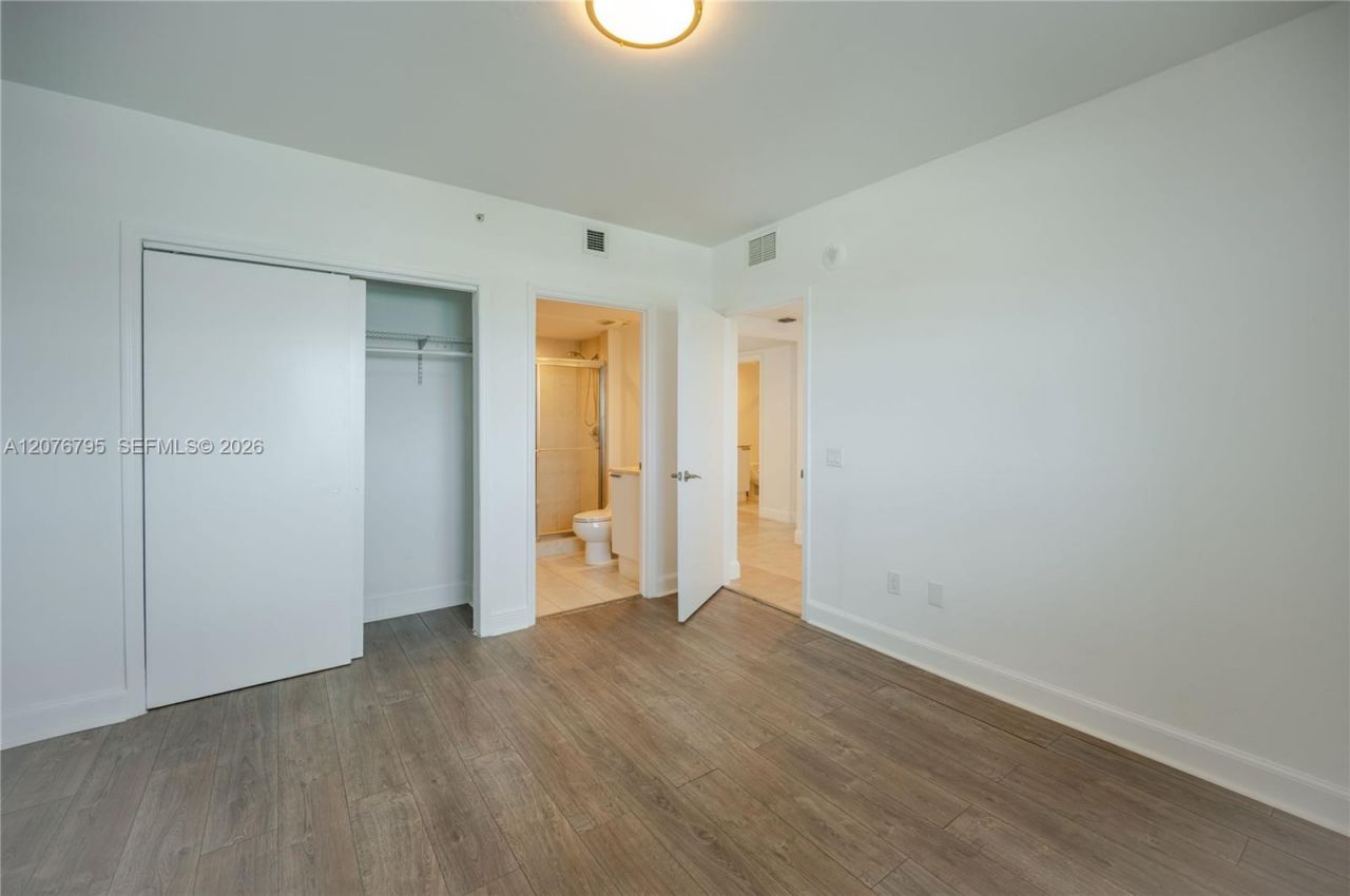 15051 Royal Oaks Ln, Unit 2403, North Miami, FL 33181 Photo
