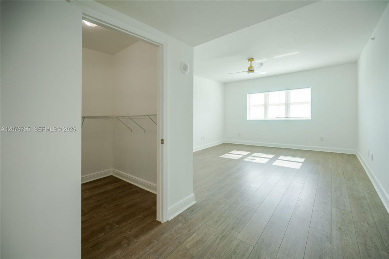15051 Royal Oaks Ln, Unit 2403, North Miami, FL 33181 Photo