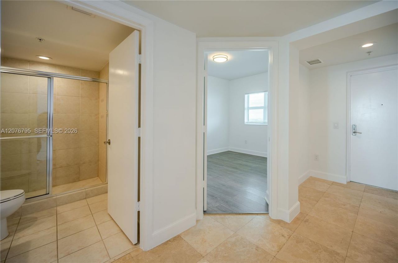 15051 Royal Oaks Ln, Unit 2403, North Miami, FL 33181 Photo