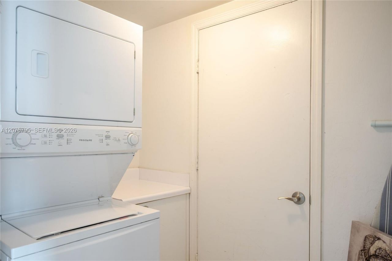 15051 Royal Oaks Ln, Unit 2403, North Miami, FL 33181 Photo