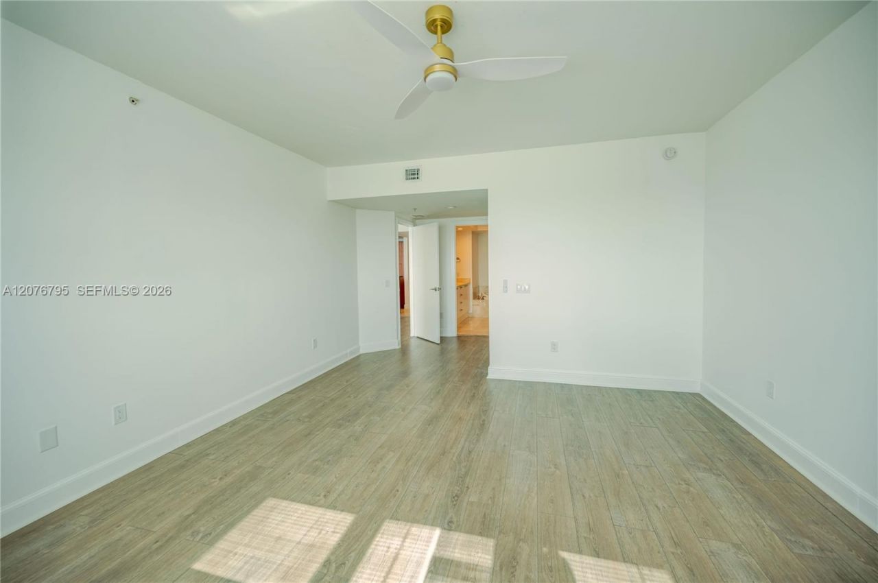15051 Royal Oaks Ln, Unit 2403, North Miami, FL 33181 Photo