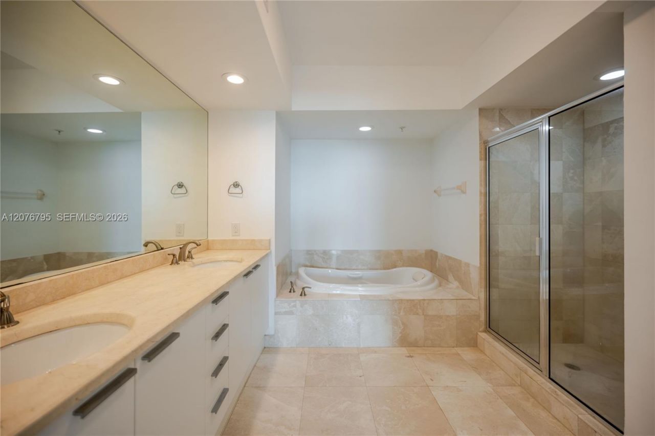 15051 Royal Oaks Ln, Unit 2403, North Miami, FL 33181 Photo