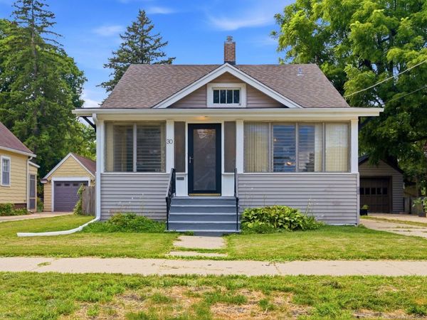 30 S Commonwealth Avenue , Elgin, IL 60123