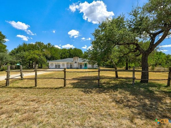 452 County Road 3081 , Lampasas, TX 76550