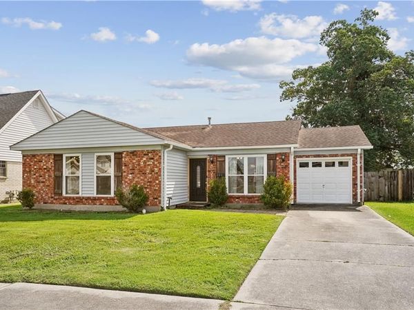 223 BRETT Drive , Gretna, LA 70056