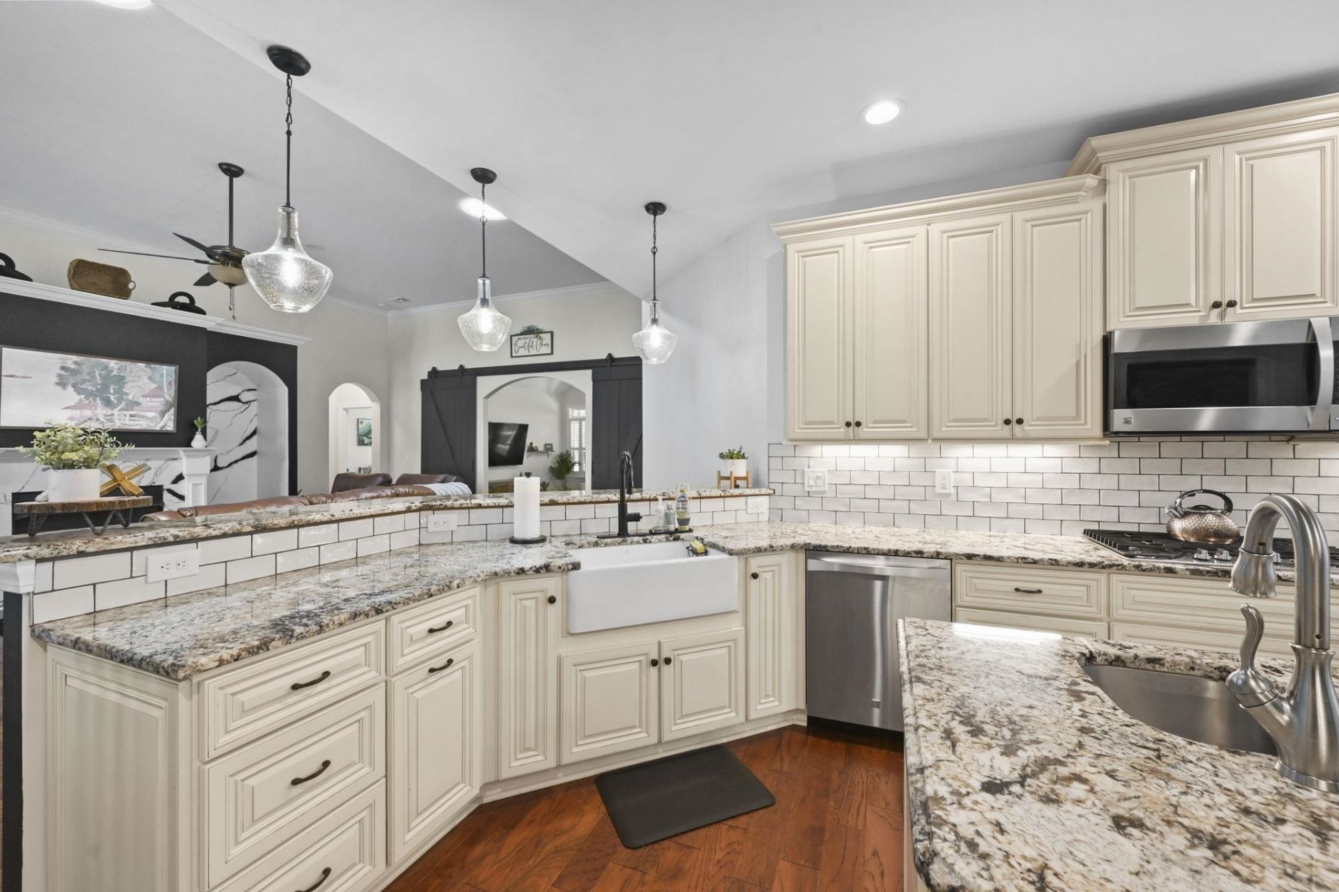 924 Henry James Dr. Photo 12