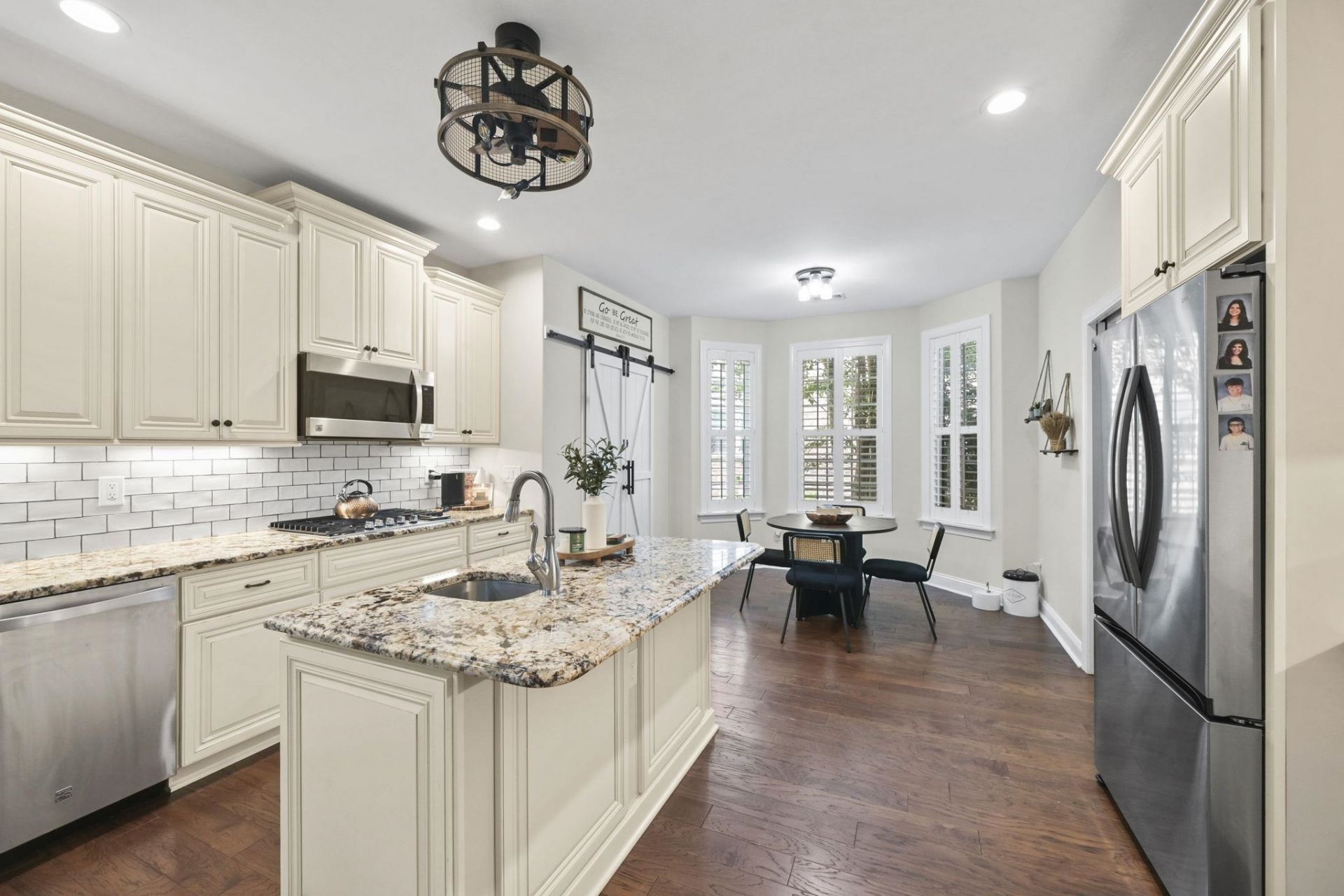 924 Henry James Dr. Photo 13