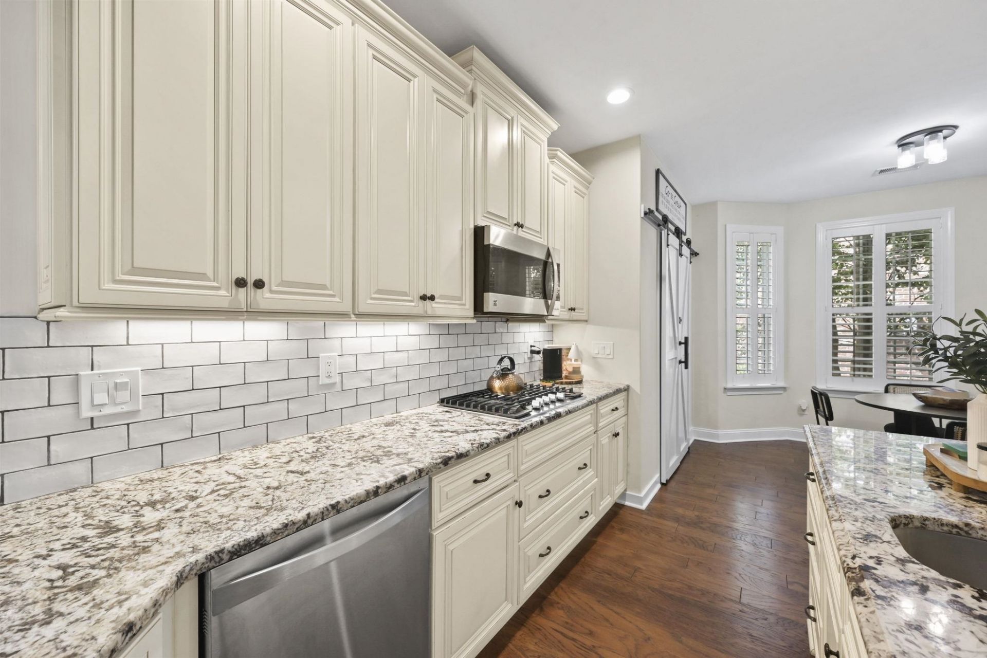 924 Henry James Dr. Photo 14