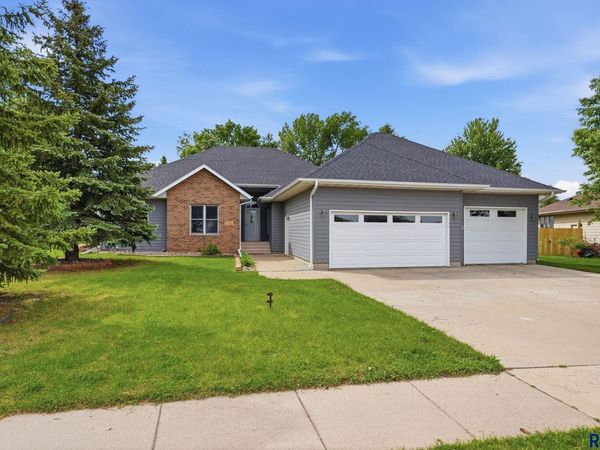 7505 W 15th St, Sioux Falls, SD 57106