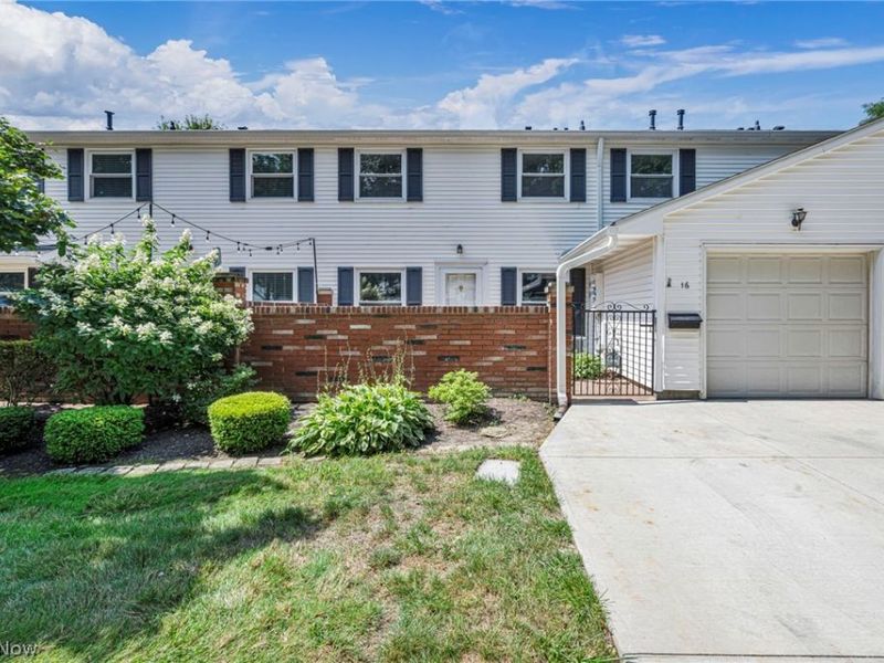 16 Surrey Court, Mentor, OH 44060 Photo 2