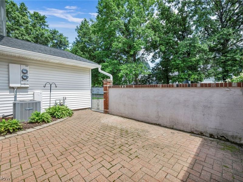 16 Surrey Court, Mentor, OH 44060 Photo 7