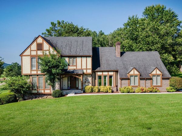 19386 Triple Crown Drive, Abingdon, VA 24211