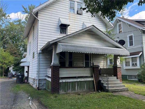 571 East Avenue , Akron, OH 44320