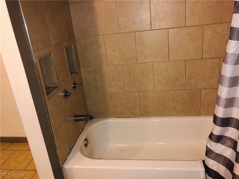 571 East Avenue, Akron, OH 44320 Photo 8