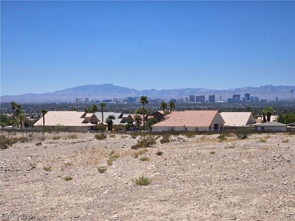 255 Vista Valley Street , Las Vegas, NV 89110