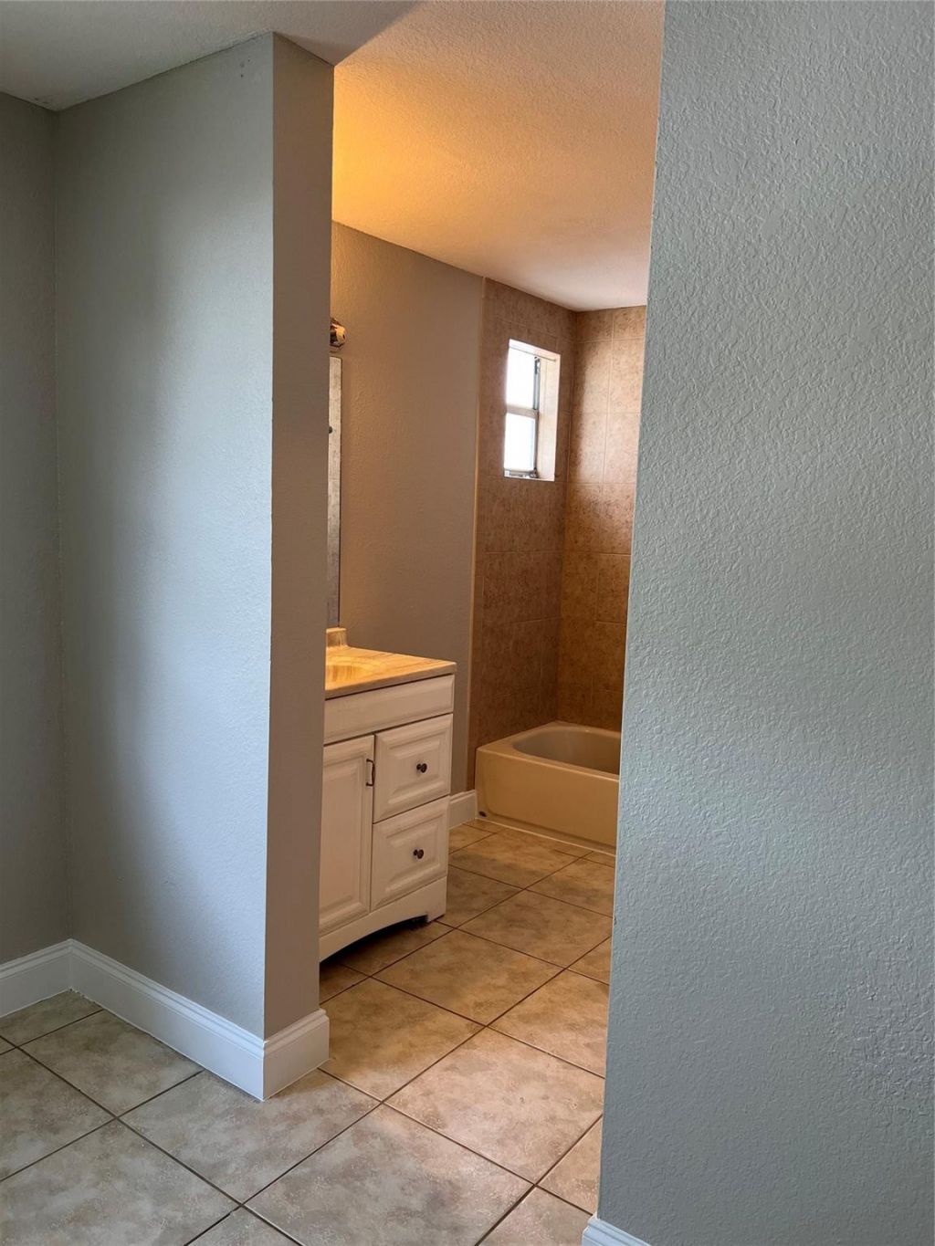 8265 NW 192nd Terrace, Hialeah, FL 33015 Photo