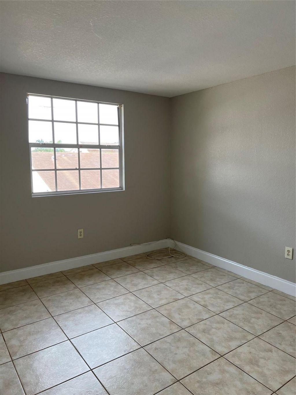 8265 NW 192nd Terrace, Hialeah, FL 33015 Photo