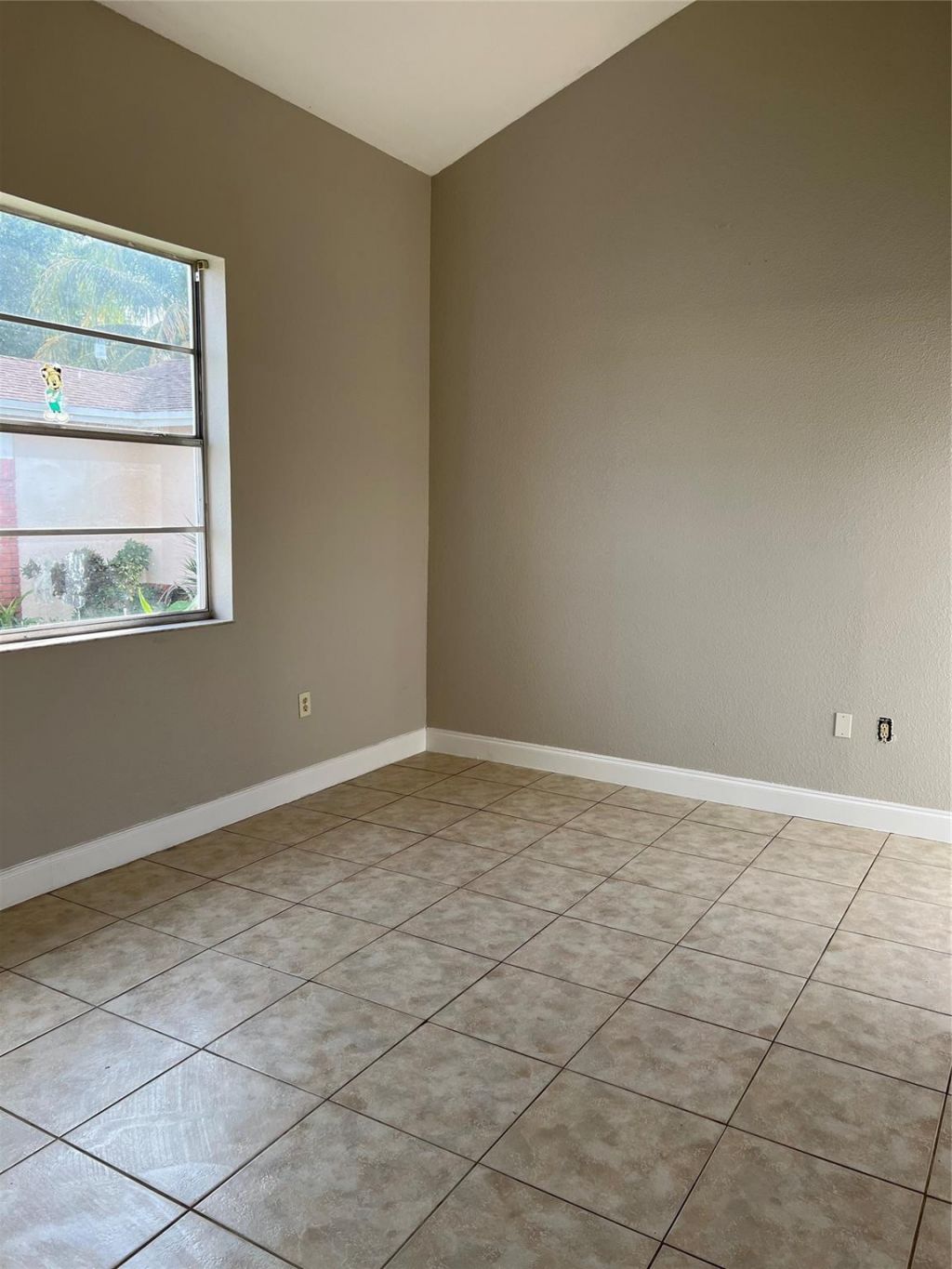 8265 NW 192nd Terrace, Hialeah, FL 33015 Photo