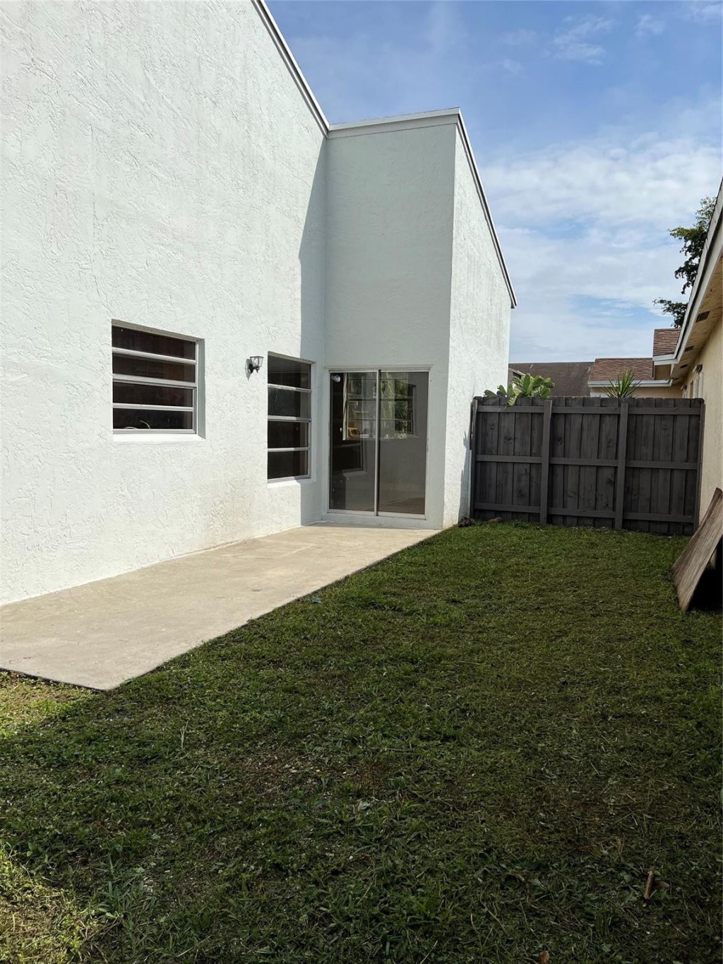 8265 NW 192nd Terrace, Hialeah, FL 33015 Photo