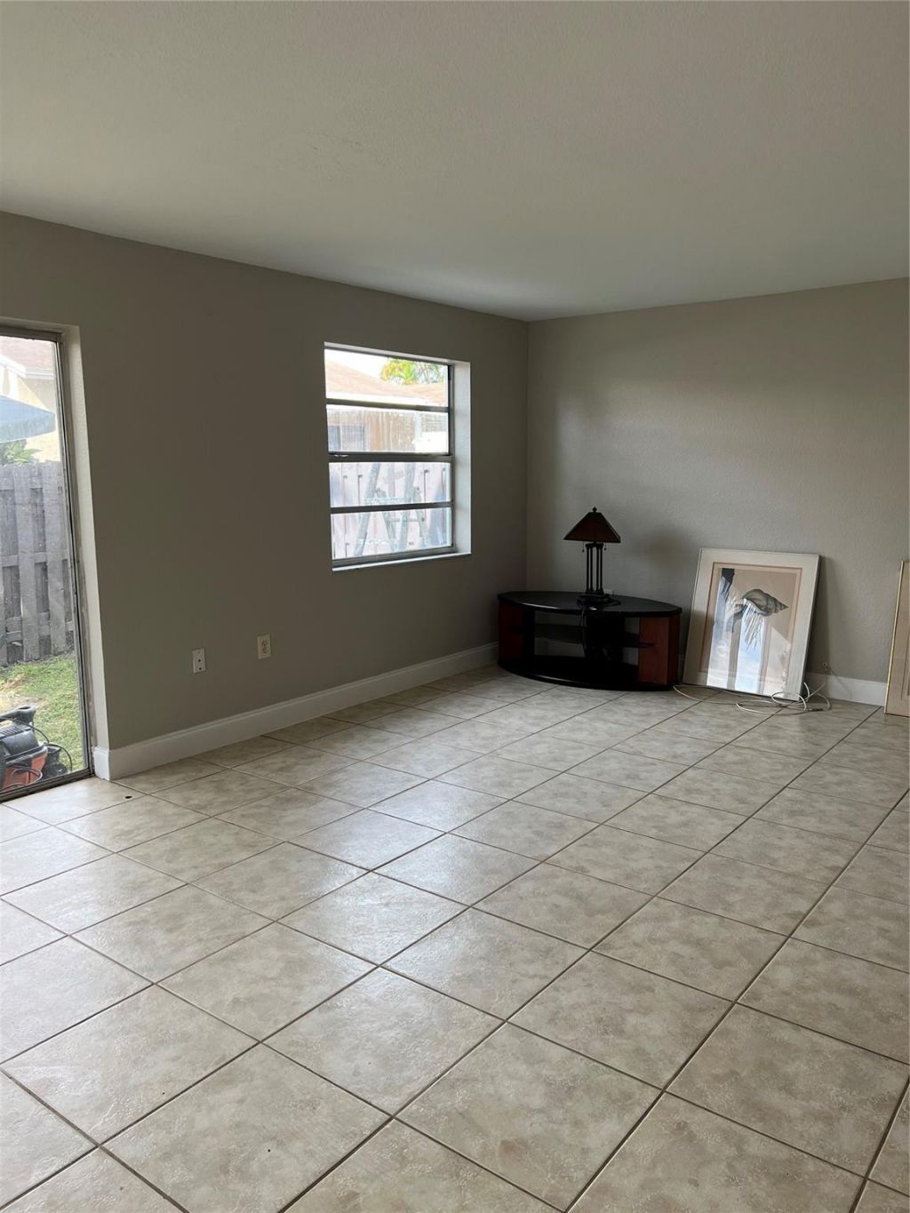 8265 NW 192nd Terrace, Hialeah, FL 33015 Photo