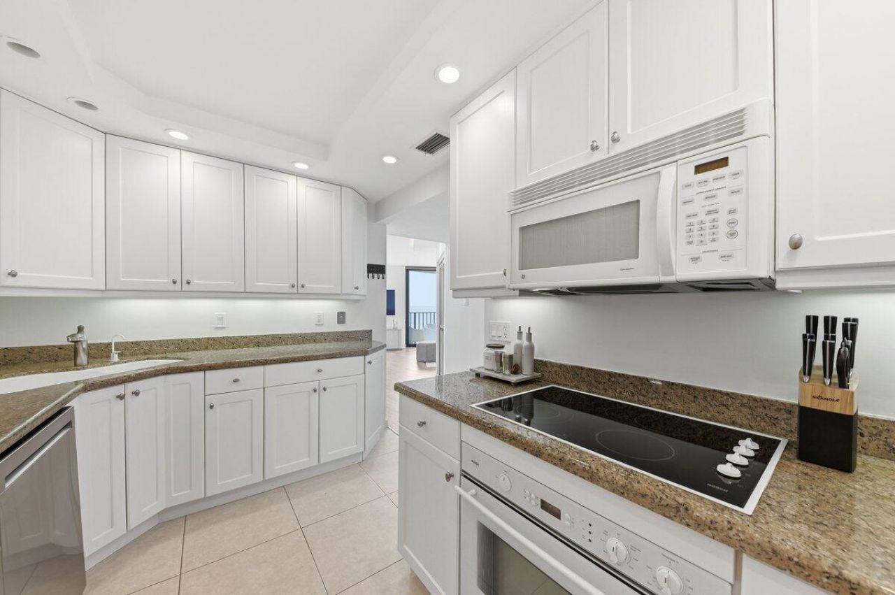 5420 N Ocean Drive, West Palm Beach, FL 33404 Photo