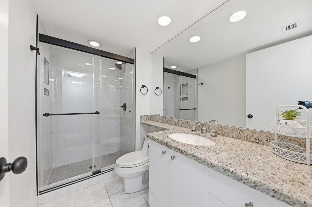 5420 N Ocean Drive, West Palm Beach, FL 33404 Photo