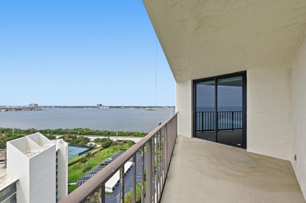 5420 N Ocean Drive, West Palm Beach, FL 33404 Photo