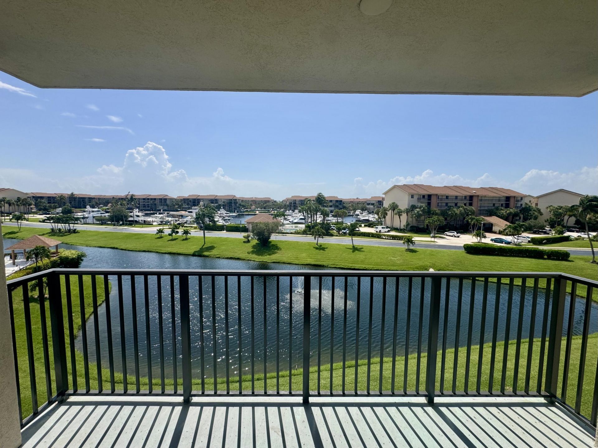601 Seafarer Circle, Unit 405, Jupiter, FL 33477 Photo