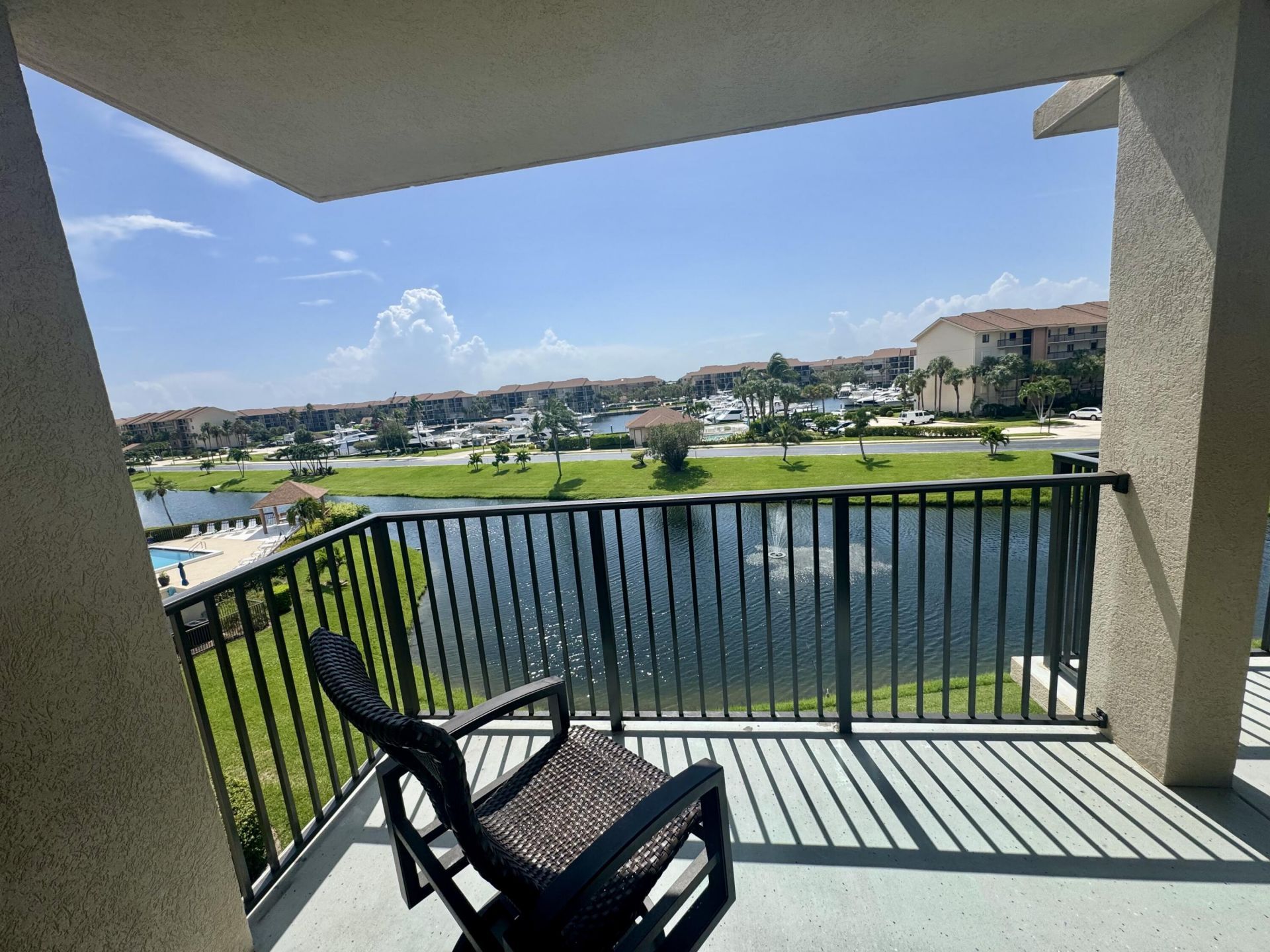 601 Seafarer Circle, Unit 405, Jupiter, FL 33477 Photo