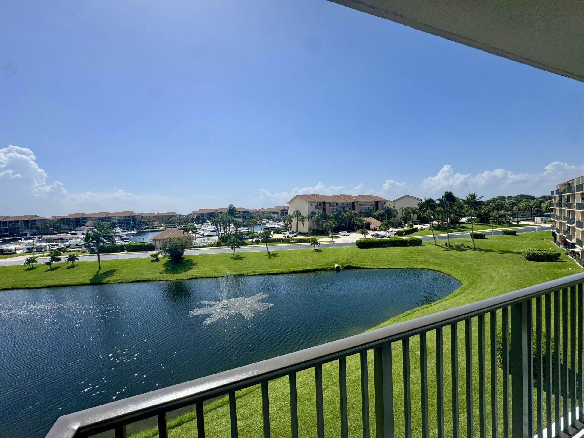 601 Seafarer Circle, Unit 405, Jupiter, FL 33477 Photo