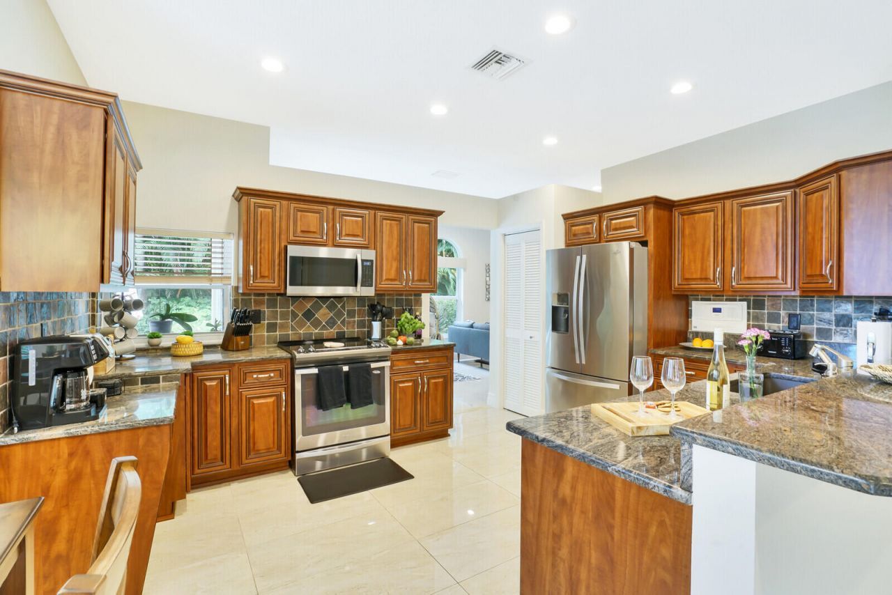 1311 NW 2nd Circle, Boca Raton, FL 33432 Photo