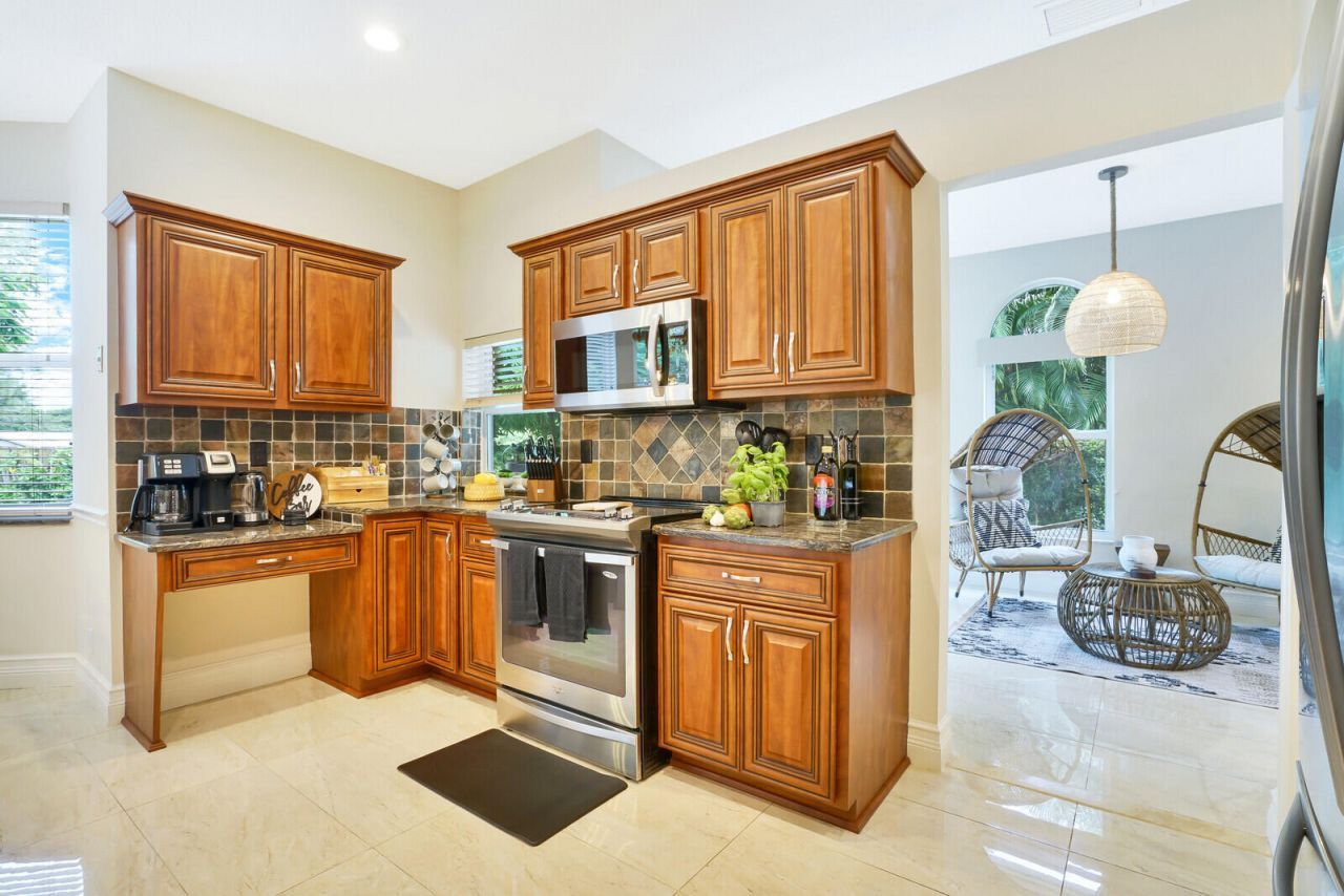 1311 NW 2nd Circle, Boca Raton, FL 33432 Photo