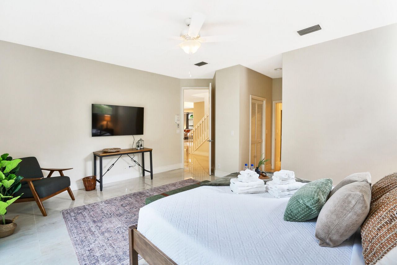 1311 NW 2nd Circle, Boca Raton, FL 33432 Photo