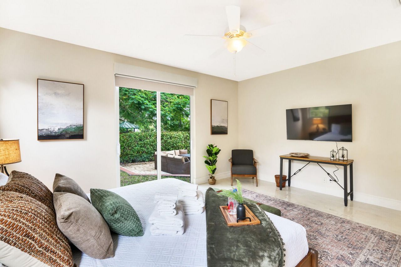 1311 NW 2nd Circle, Boca Raton, FL 33432 Photo