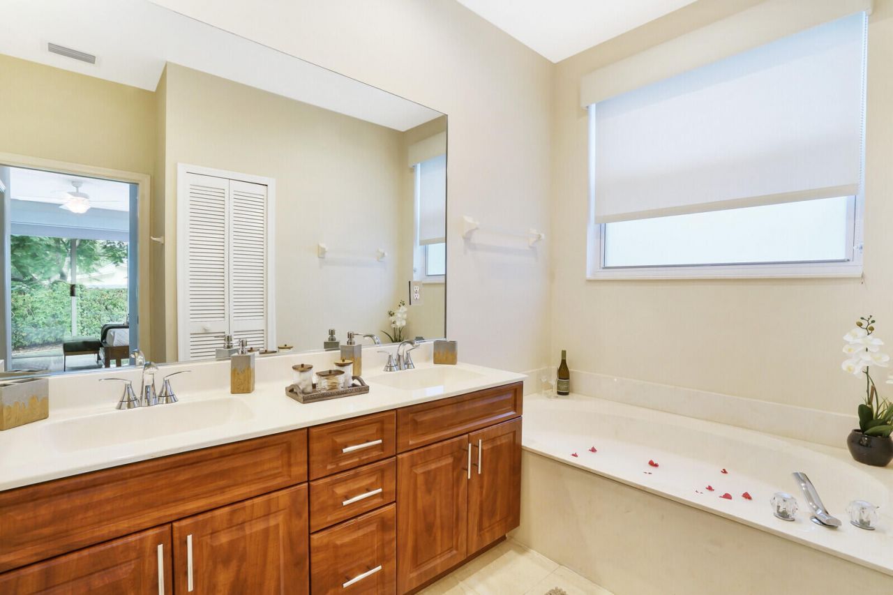 1311 NW 2nd Circle, Boca Raton, FL 33432 Photo