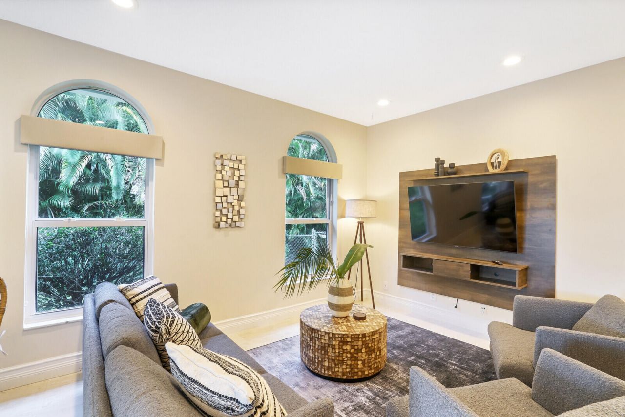 1311 NW 2nd Circle, Boca Raton, FL 33432 Photo