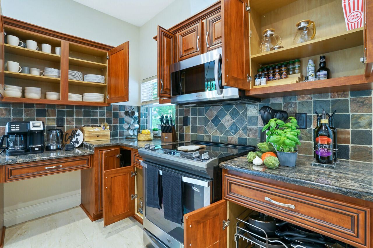 1311 NW 2nd Circle, Boca Raton, FL 33432 Photo