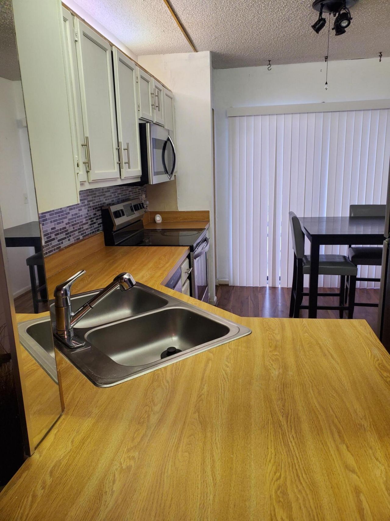 2641 Gately Drive E, Unit 907, West Palm Beach, FL 33415 Photo