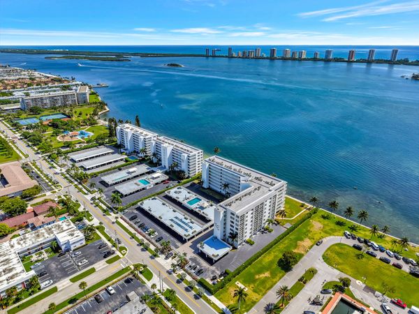 301 LAKE SHORE Drive, Unit 302, Lake Park, FL 33403
