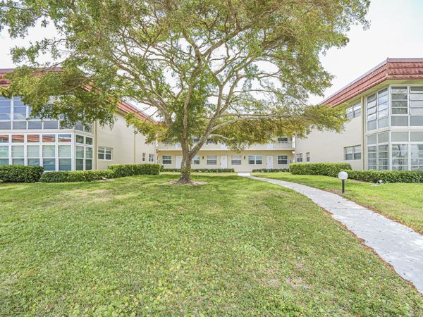 41 WOODLAND Drive, Unit 205, Vero Beach, FL 32962