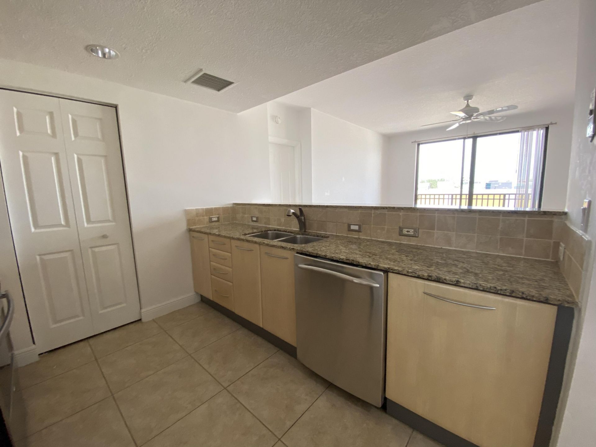 511 Lucerne Avenue, Unit 313, Lake Worth Beach, FL 33460 Photo