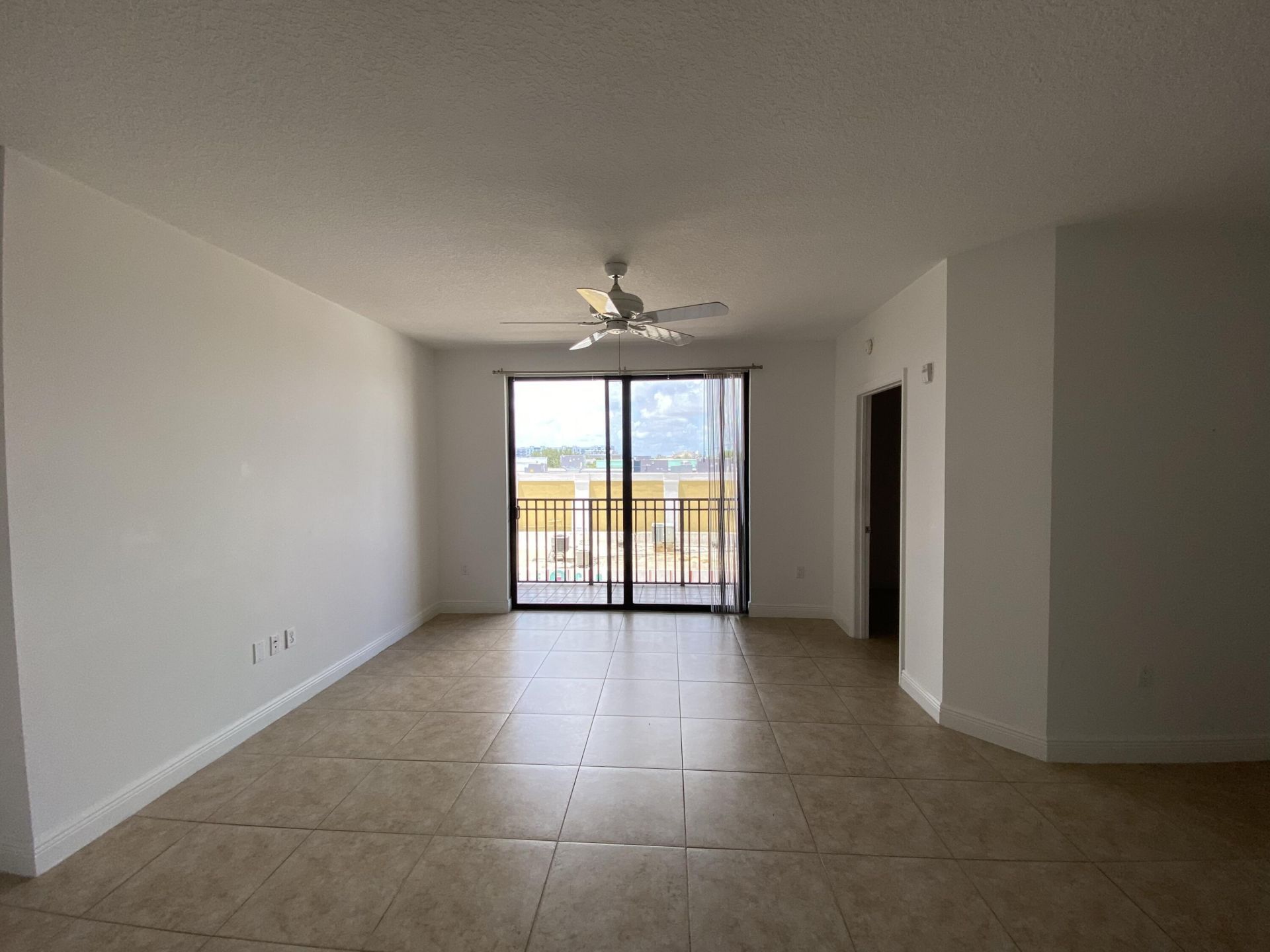 511 Lucerne Avenue, Unit 313, Lake Worth Beach, FL 33460 Photo