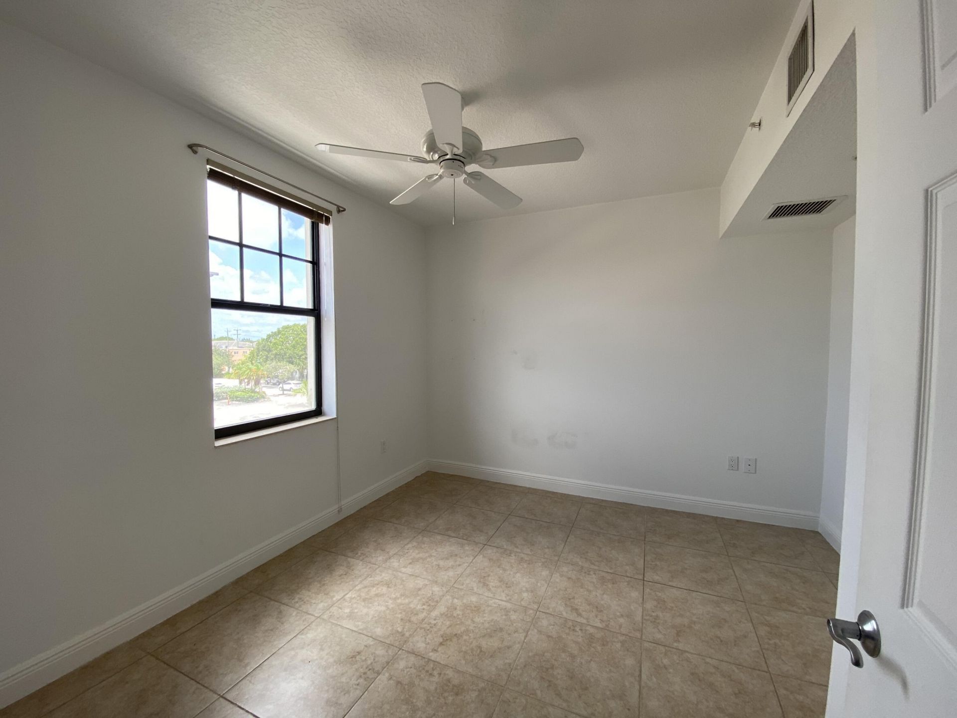 511 Lucerne Avenue, Unit 313, Lake Worth Beach, FL 33460 Photo