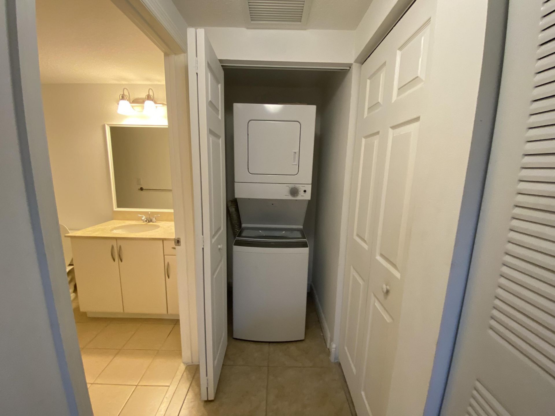 511 Lucerne Avenue, Unit 313, Lake Worth Beach, FL 33460 Photo