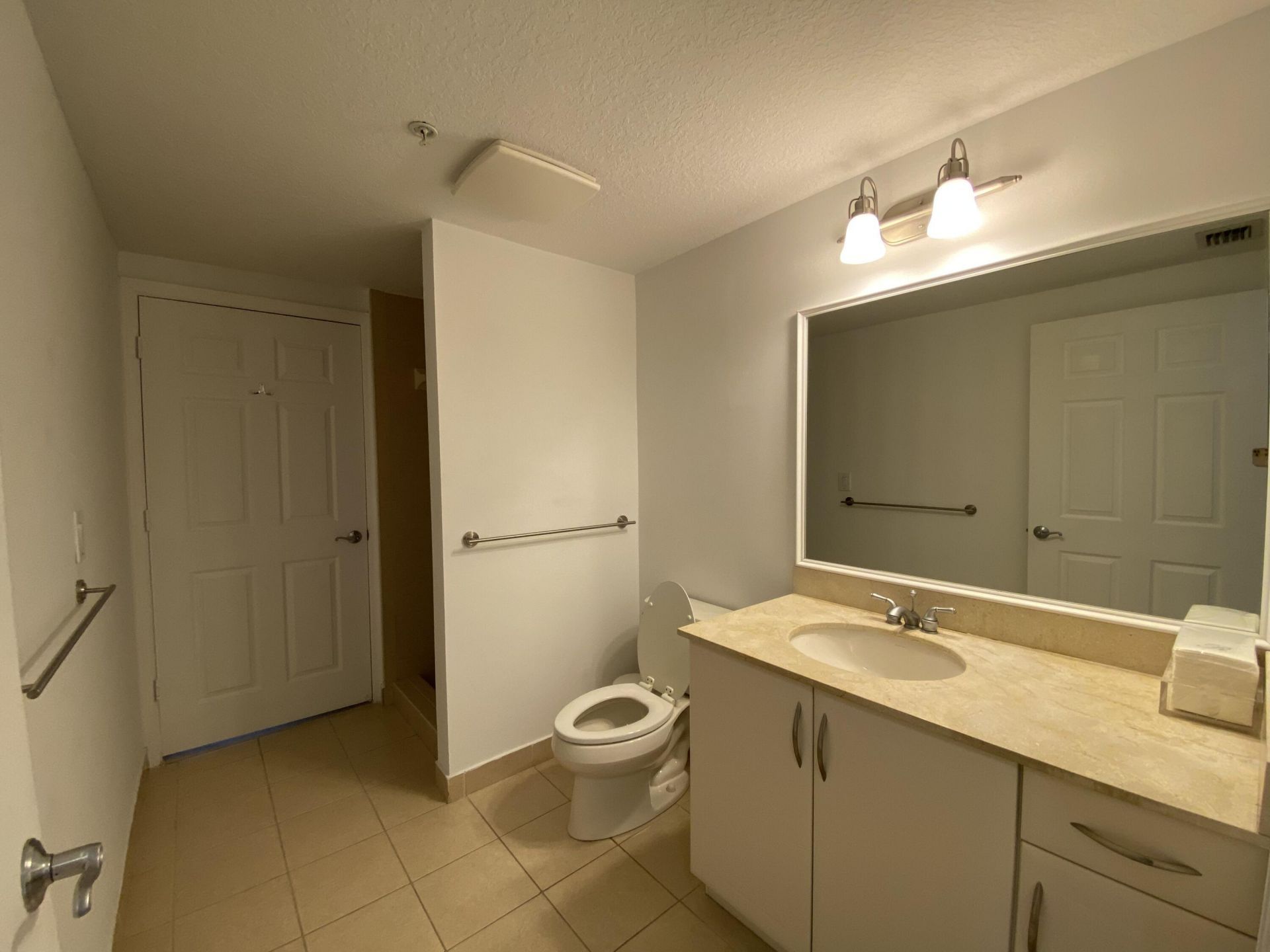 511 Lucerne Avenue, Unit 313, Lake Worth Beach, FL 33460 Photo