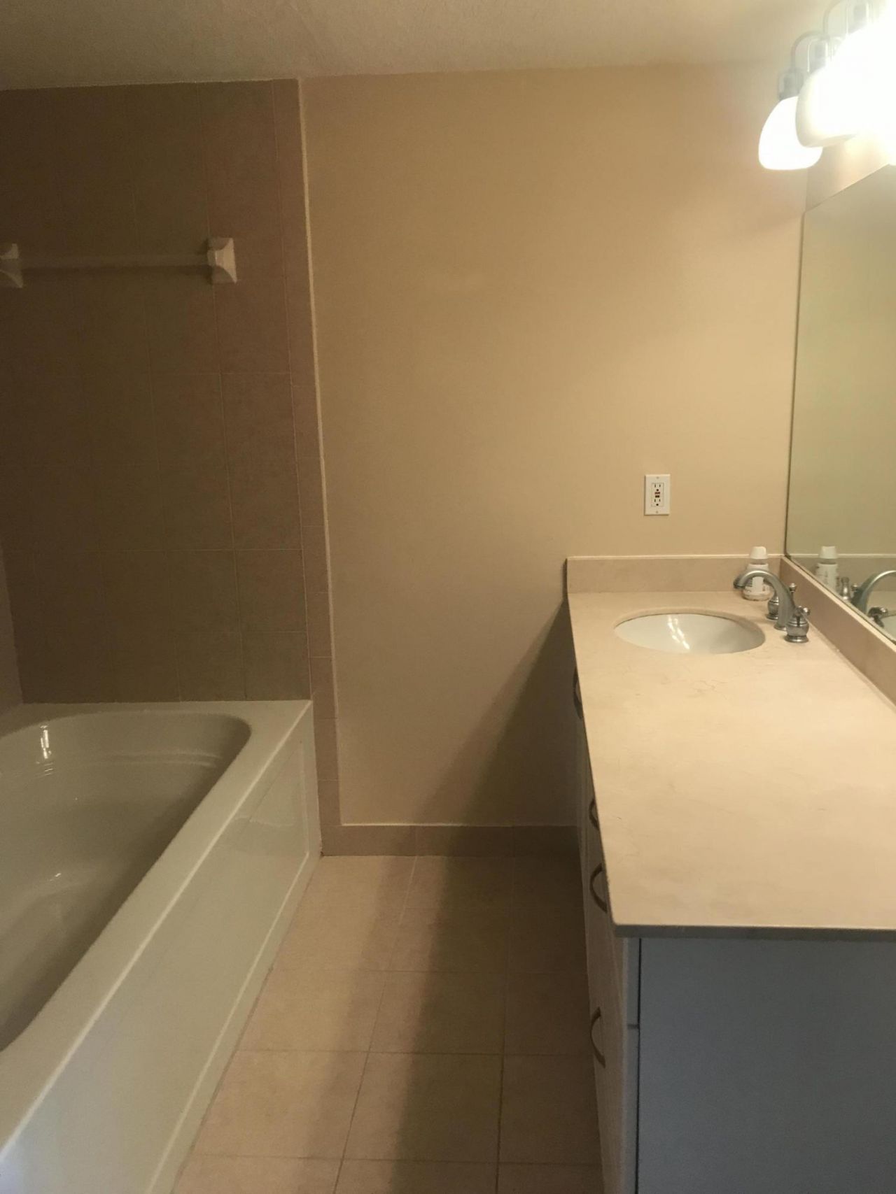 511 Lucerne Avenue, Unit 313, Lake Worth Beach, FL 33460 Photo