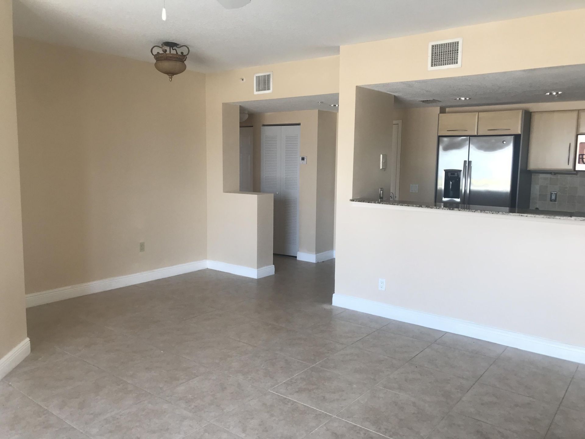 511 Lucerne Avenue, Unit 313, Lake Worth Beach, FL 33460 Photo