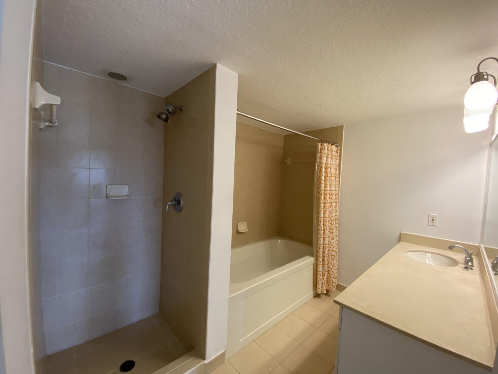 511 Lucerne Avenue, Unit 313, Lake Worth Beach, FL 33460 Photo