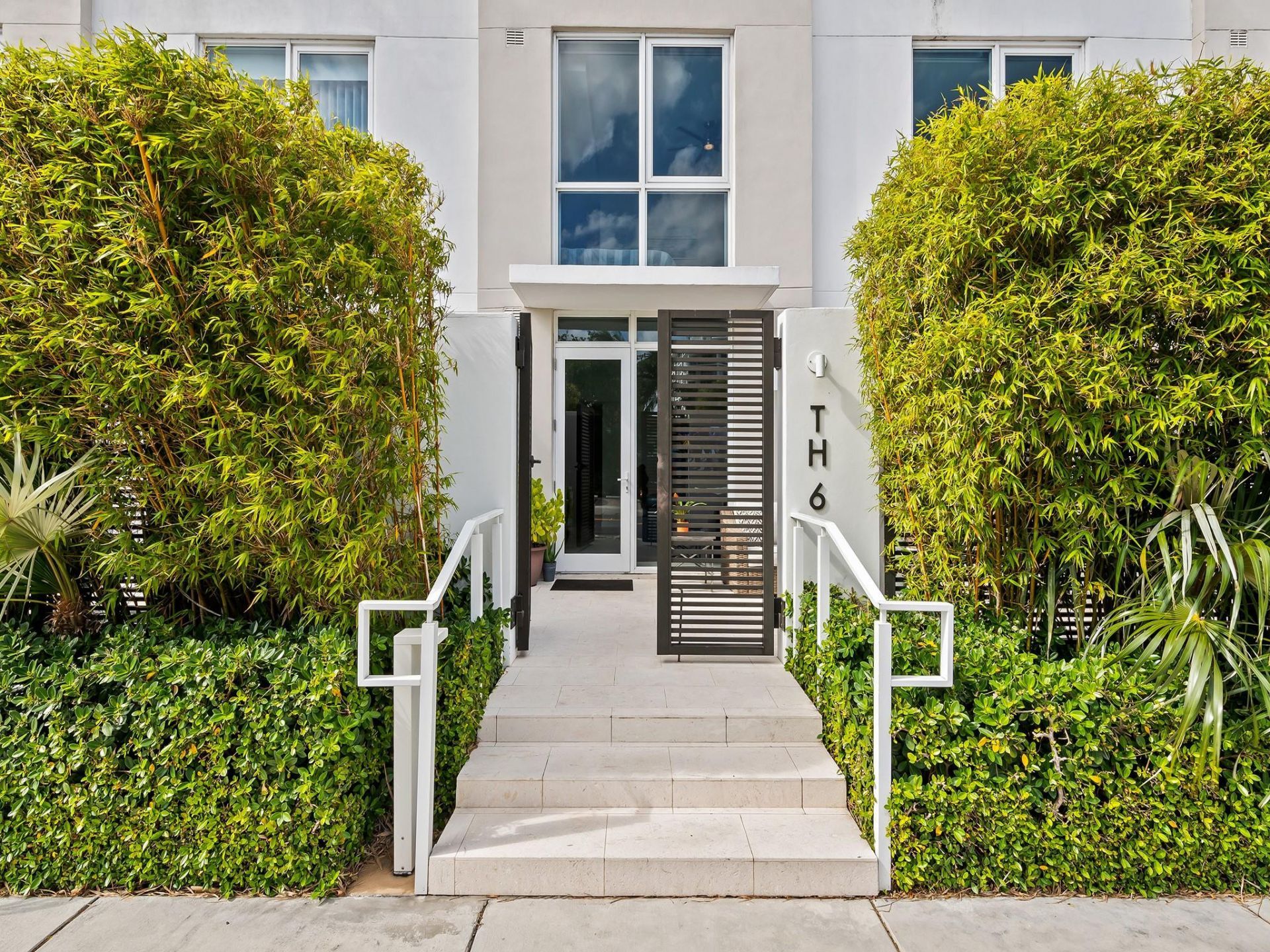 401 N Birch, Unit Th6, Fort Lauderdale, FL 33304 Photo