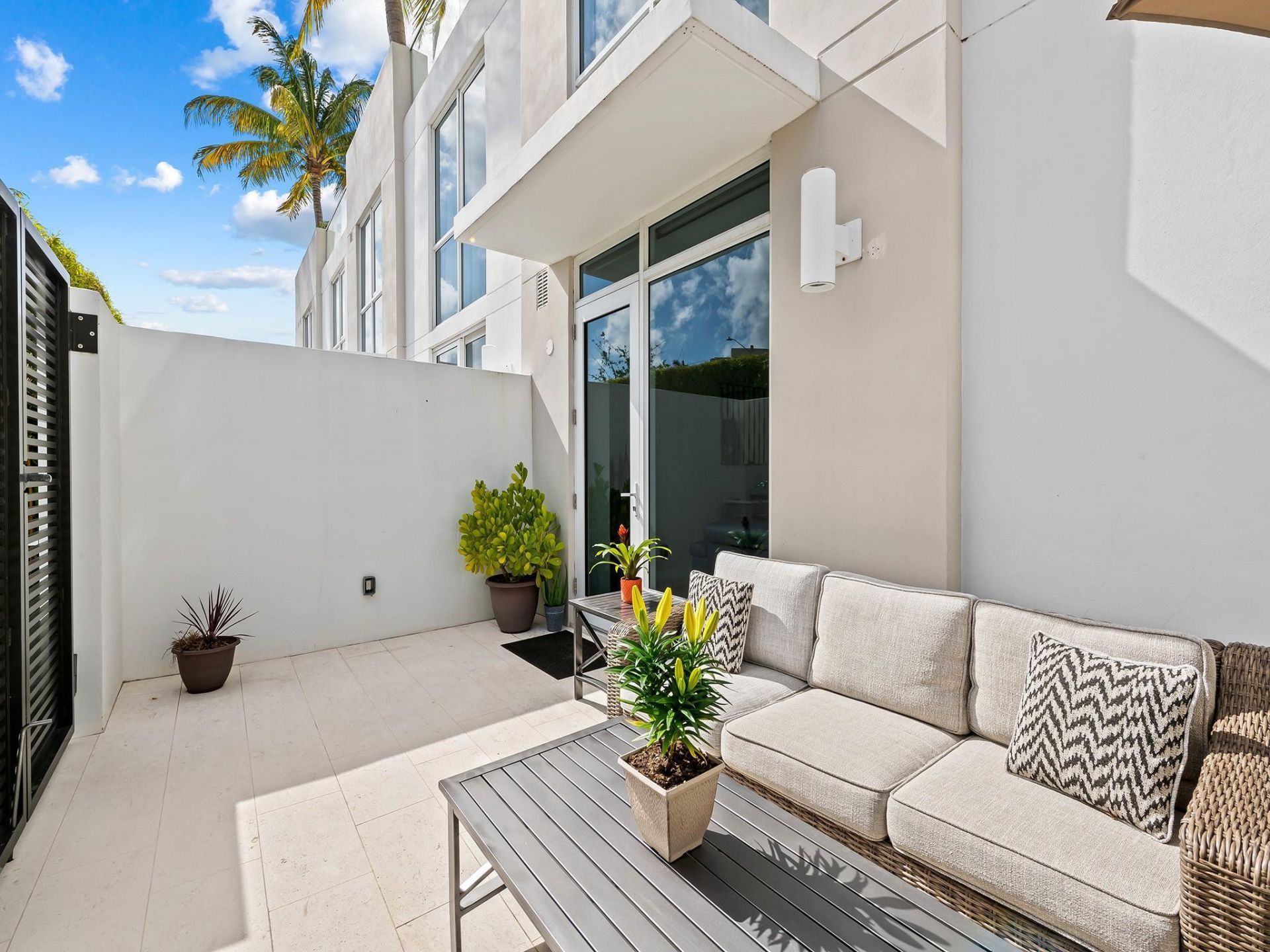 401 N Birch, Unit Th6, Fort Lauderdale, FL 33304 Photo